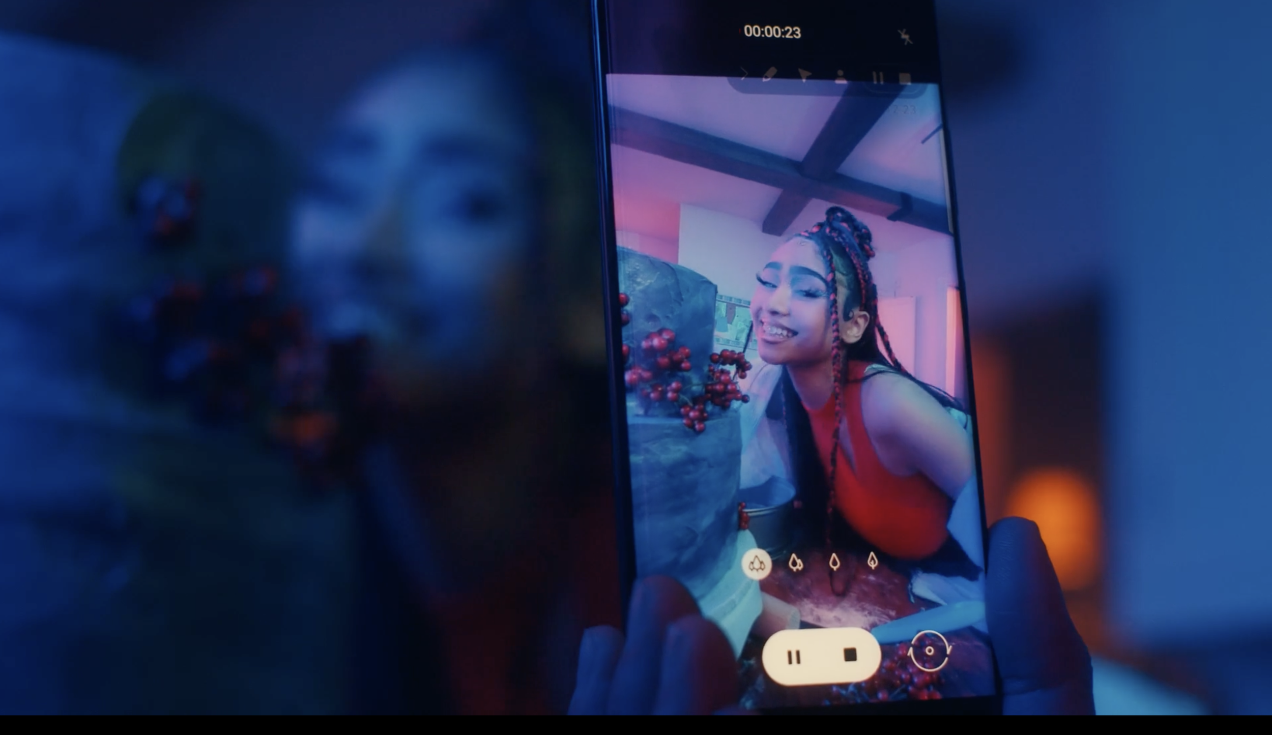 Still from the Samsung Best Gift Rap US Hispanic film